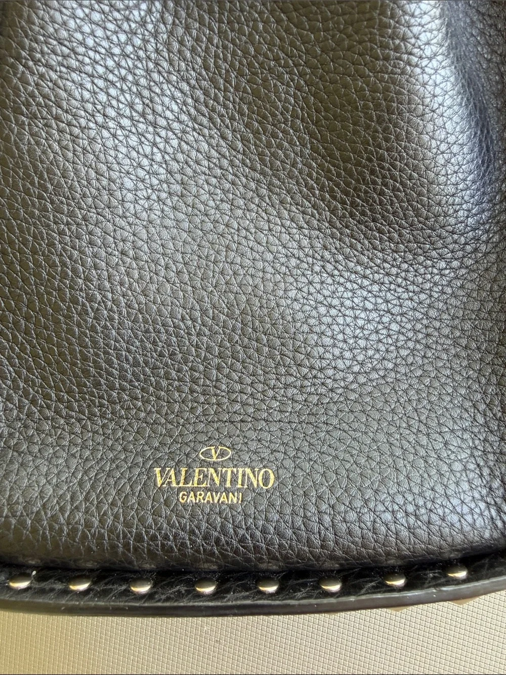 Valentino Garavani Black Leather Rockstud Drawstring Crossbody - Picture 5 of 8